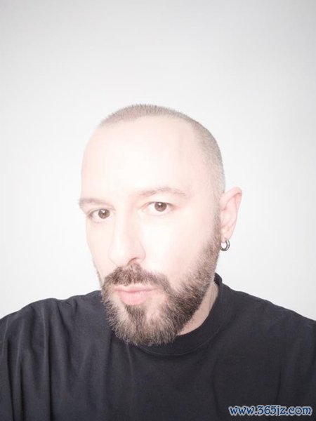 配资炒股配资平台 古驰新创意总监确定，市场为何不买账致母公司股价大跌？